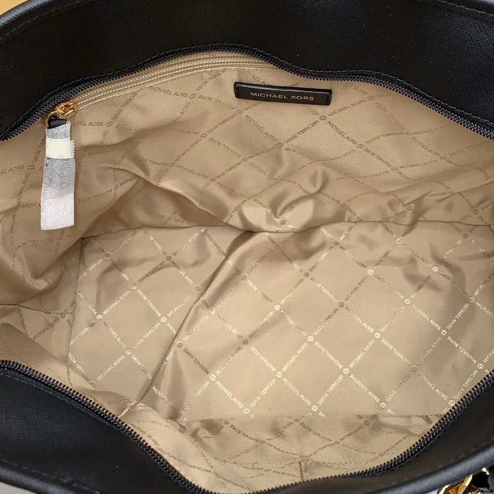 MICHAEL KORS OUTLET
Jet Set Travel Large Logo Tote Bag - Picture 7 of 14